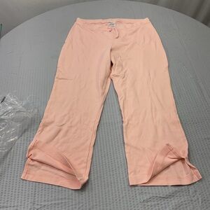 Elegant Peach Women's Capris